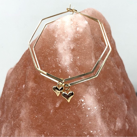 2/$30 NWT 14K Gold Plated Octagonal Hoop Earrings with Gold Plated Mini Hearts - Picture 1 of 10